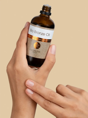 CoconutOil Cosmetics Bio Bronzujúci Olej – 80 ml Coconutoil Bio Bronzujúci Olej 80 ml pre intenzívnejšie opálenie a hydratovanú pokožku.
