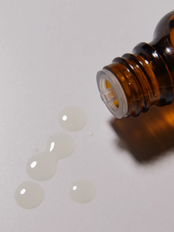 CoconutOil Cosmetics Bio Vlasové Sérum s rozmarínovým olejom – 30 ml Bio sérum na regeneráciu vlasov a vlasových končekov s rozmarínovým olejom.
