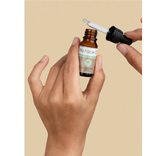 CoconutOil Cosmetics Bio Pleťové Sérum - 10ml Coconutoil Bio Pleťové Sérum Anti-aging 10 ml s bio za studena lisovanými olejmi na hydratáciu, výživu a regeneráciu pleti.
